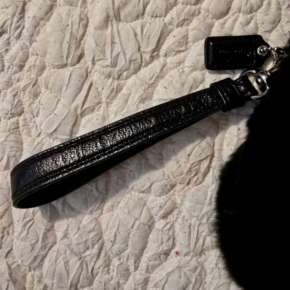 STUNNING LTD ED COACH AUTH NWOT BLACK RABBIT FUR WRISTLET CLUTCH 🤍 - Picture 2 of 6